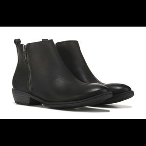 NIB b.o.c. Ossett Booties - Black